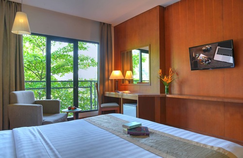 Semarang Hotel | Oak Tree Emerald Hotel & Conventions Semarang
