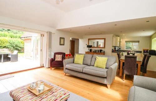Crostwick Casa | Oak Tree Lodge