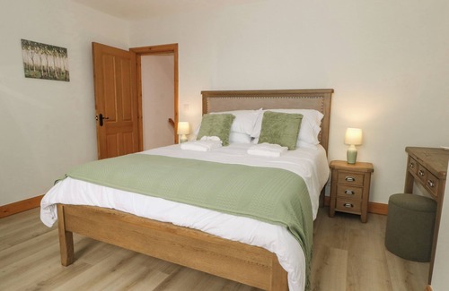 Ribchester Casa | OAK TREE VIEW, pet friendly, character holiday cottage in Ribchester