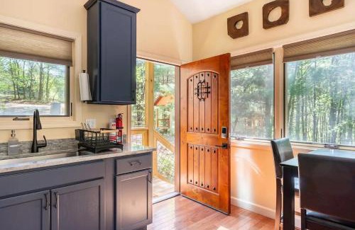 Marshall Otro | Oak Treehouse Cabin Rustic Luxury Near Asheville