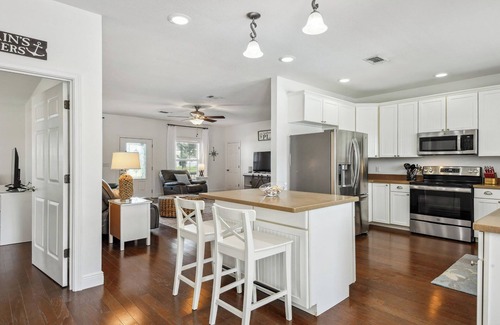 Gulfport Cabaña | Oak trees, Heated Pool/Spa oasis & walk to beach! Drive to downtown 3 min!