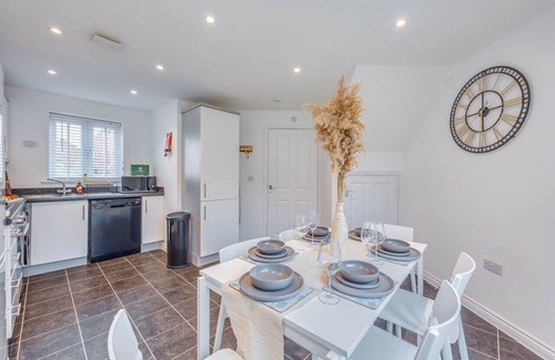 Haversham Casa | 🌟Oakbridge House with Parking, Garden & Smart TV🌟