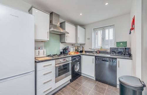 Haversham Casa | 🌟Oakbridge House with Parking, Garden & Smart TV🌟