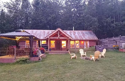 Stony Creek Cabina | Oakenshield Cabin at GreenMan Farm