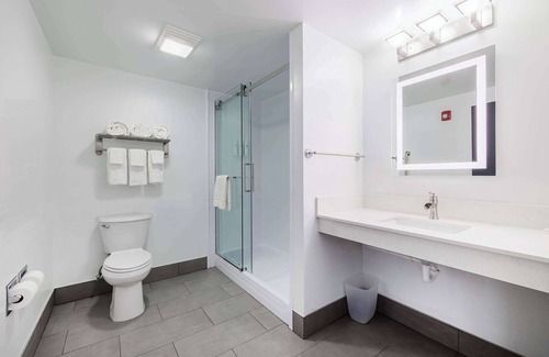 Rochester Hotel | Oakfield Hotel & Suites, Ascend Hotel Collection