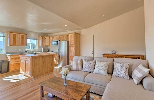 Yosemite Forks Casa | Oakhurst Duplex ~ 13 Mi to Yosemite National Park!