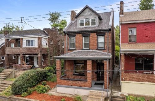 South Oakland Casa | Oakland, Pittsburgh !C Bright and Stylish Private Bedroom with Shared Bathroom