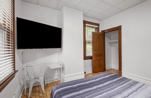 South Oakland Casa | Oakland, Pittsburgh !E Cozy and Stylish Private Bedroom with Shared Bathroom