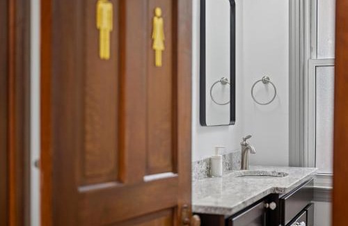 South Oakland Casa | Oakland, Pittsburgh !E Cozy and Stylish Private Bedroom with Shared Bathroom