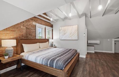 South Oakland Casa | Oakland, Pittsburgh !F Unique and Stylish Private Bedroom with Private Bathroom