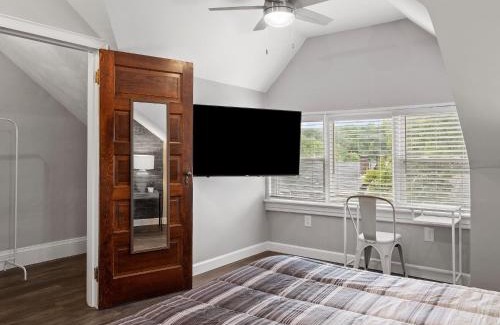 South Oakland Casa | Oakland, Pittsburgh !F Unique and Stylish Private Bedroom with Private Bathroom