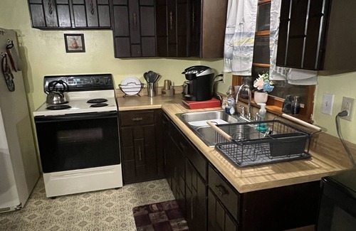 Conneaut Lakeshore Casa | Oakland Retreat - AirConditioned, WD. Book via VRBO