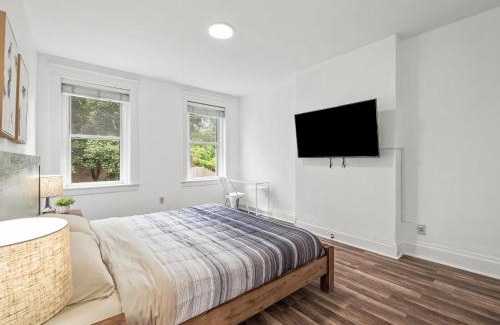 North Oakland Casa | Oakland/University @C Modern & Stylish Private Bedroom with Shared Bathroom