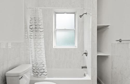 North Oakland Casa | Oakland/University @C Modern & Stylish Private Bedroom with Shared Bathroom