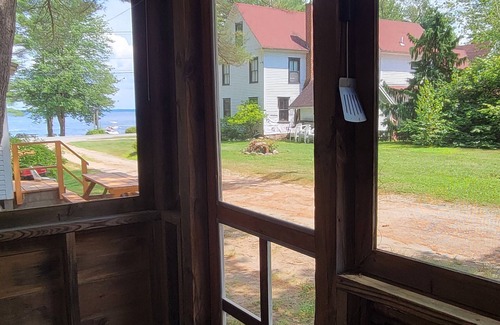 North Sebago Cabaña | Oakleaf Cottage-Private Beach-Pets Welcome - Round Table Lodge, Sebago, Maine