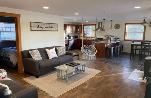 Clare Casa | Oakleaf Lake Retreat *Serene with Private Hot Tub*