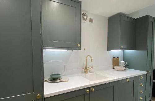 Old Brampton Casa | Oakleigh
