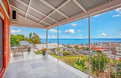 Burnie Casa | Oakleigh Guest House with Ocean Views - Room 10