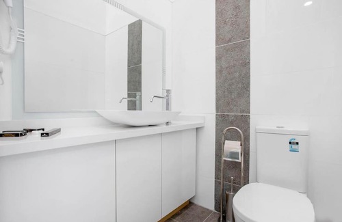 Burnie Casa | Oakleigh Guest House with Ocean Views - Room 10