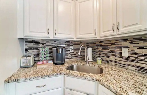 Hyde Park Casa | Oakley Square 3BR - Walkable-Sleeps 5 - Fire Pit