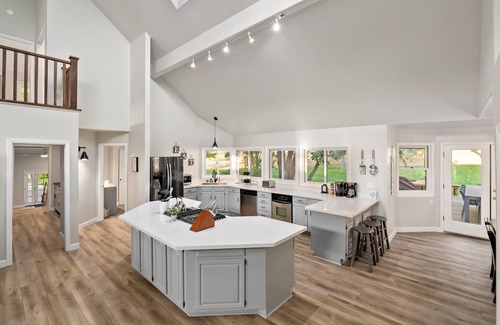 Paso Robles Casa | Oaks and Roses Ranch - Pool/Spa! Bocce, Volleyball and Firepit!