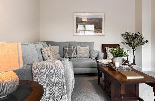 Buxton Casa | Oakstone House