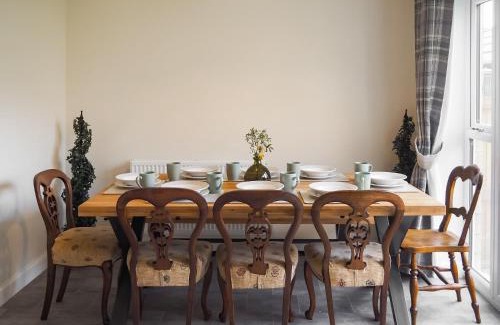 Buxton Casa | Oakstone House