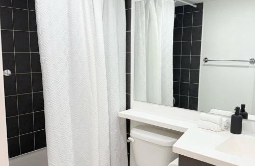 Oakville Casa | Oakville 2BD Bright & Modern