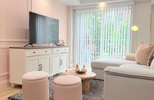 Oakville Casa | Oakville 2BD Bright & Modern