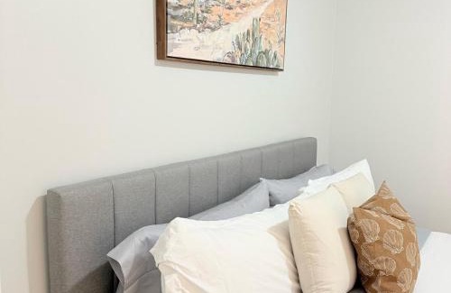 Oakville Casa | Oakville 2BD Bright & Modern