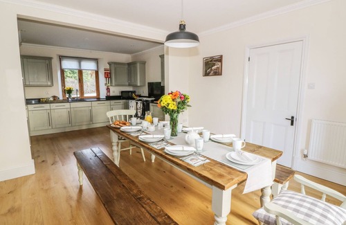 Rhayader Cabaña | Oakwood House