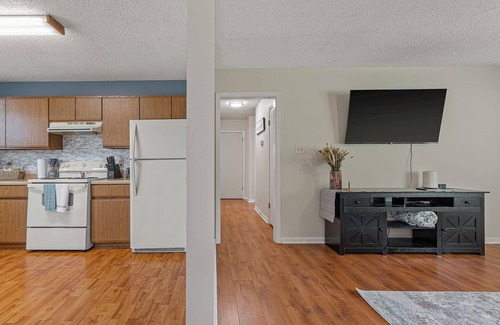 Jonesboro Casa | Oaky Hideaway - 3Bd 1.5Ba, Highspeed WiFi, Fenced yard, Southside complex close!