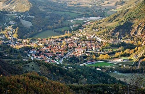 Piobbico Apartamento | Oasi di Piobbico Piscina con Vista sul Monte Nerone