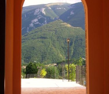 Piobbico Apartamento | Oasi di Piobbico Piscina con Vista sul Monte Nerone