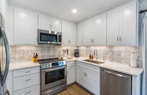 Anna Maria Casa | OASIS! 2min walk to Gulf,3 Kings/Twin Bunk,Salt Pool/Spa,Golf,6 Bikes,2 Hammocks