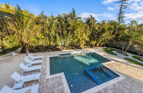 Anna Maria Casa | OASIS! 2min walk to Gulf,3 Kings/Twin Bunk,Salt Pool/Spa,Golf,6 Bikes,2 Hammocks