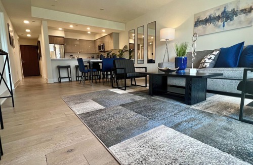West Los Angeles Hotel | Oasis 3 BR Steps Away from Century City Mall w/ Parking & W/D