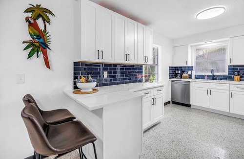 Anona Casa | Oasis 3beds- 5minutes to beach -air hockey, foosball, pacman - beautiful murals!