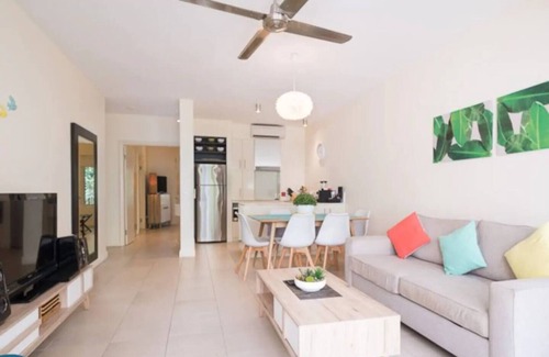 Palm Cove Complejo | Oasis at The Beach Club A Tropical Chic Retreat