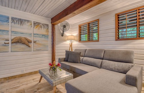 Bocas del Toro Cabina | Oasis Bluff Beach