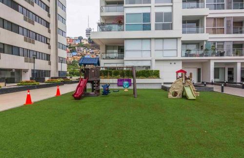 Puerto Santa Ana Apartamento | Oasis céntrico: Piscina, Lago