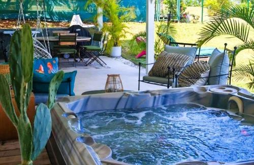 Grand Case Apartamento | Oasis d'Happy Bay with SPA, Frontbeach, Amazing sunset on Anguilla