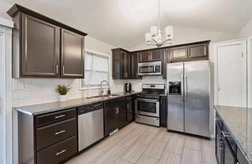 Lenexa Casa | Oasis in Overland Park: Your Perfect Retreat!