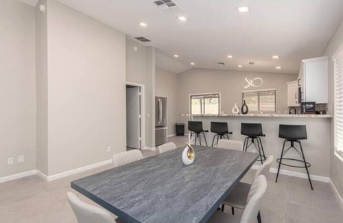 Casa Grande Casa | Oasis in the Desert King/Great Location/Pool/Wifi