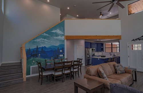 Sierra Pines Cabina | OASIS IN THE FOREST ON 1.25 ACRE BACKING TO NATIONAL FOREST WITH AC-PETS WELCOME