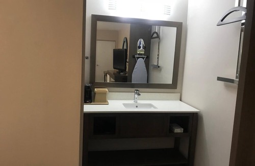 Polk Village Hotel | Oasis Inn