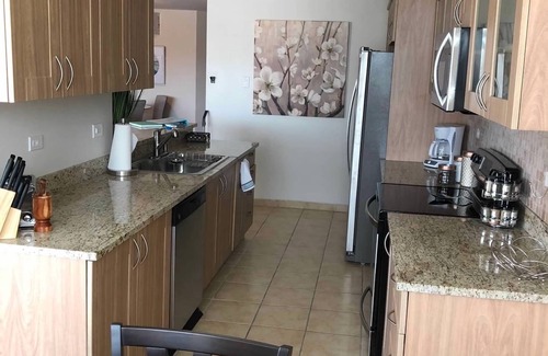 Sardinera Condominio | Oasis Penthouse de lujo con vista al mar y al puerto deportivo