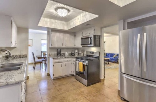 Paradise Casa | Oasis Near STRIP, Pool, Jacuzzi, Deck, Poker Room