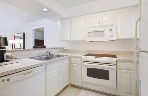 Wesley Chapel Apartamento | Oasis of Greens & Courts | Car-Free, Quiet Resort