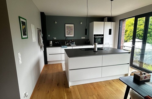 Eller Apartamento | Oasis of peace near the city center: Stylish garden apartment, 2 bedrooms, top public transport links